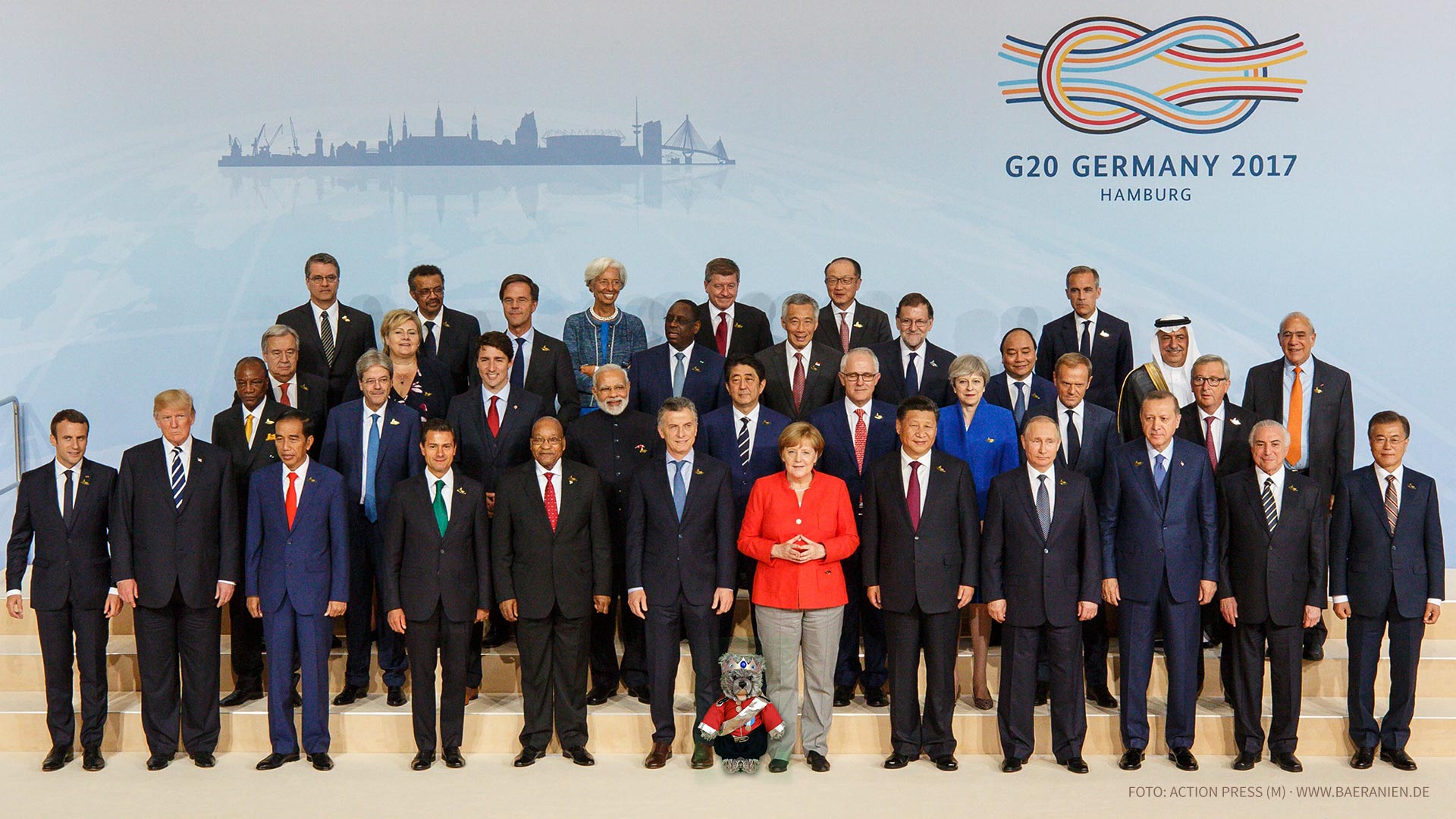 Teddybär König Opa I. auf dem Teilnehmerfoto G20-Gipfel in Hamburg